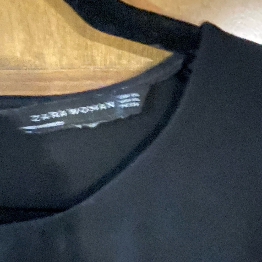 Women’s Ruffle Bottom Top - Picture 2 of 4